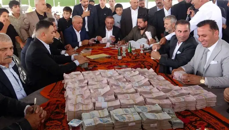Aşiret Düğününde Muhteşem Takı Töreni: 1,5 Kilo Altın ve 7,5 Milyon TL!