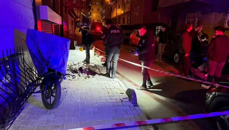 Küçükçekmece'de Plakasız Motosikletle Yapılan Saldırı Şok Etti