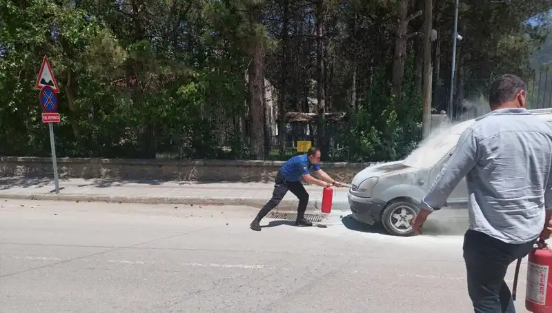 Emniyet Binası Önünde Yangın: Alevler Polisin Hızlı Müdahalesiyle Kontrol Altına Alındı