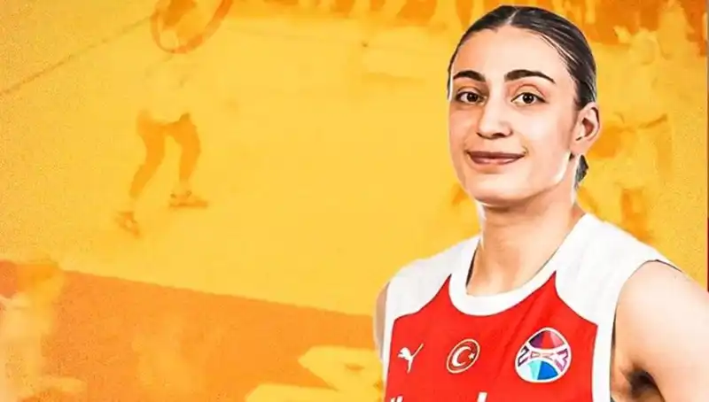 Galatasaray, Kadrosunu Güçlendirip 3 Yıldızıyla Yeni Sözleşme İmzaladı