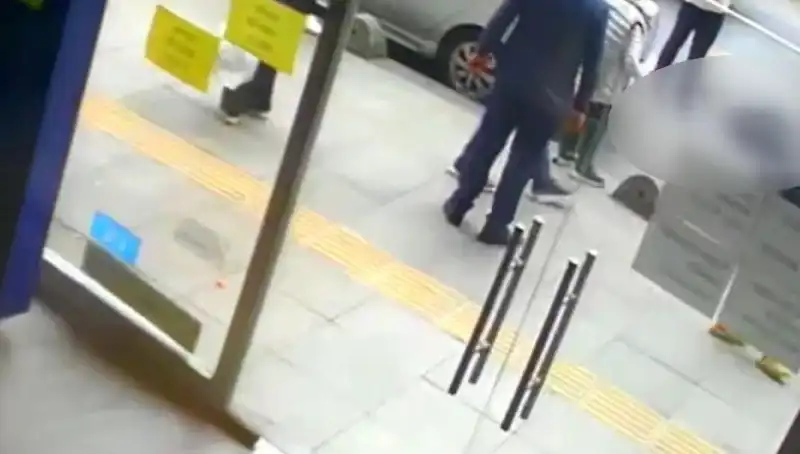 Esenler'de Feci Kaza: Hafriyat Kamyonu Bir Aracı Ezdi, Detaylar Şok Edici