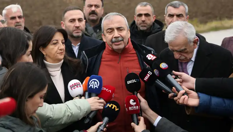 İmralı’dan PKK’ya Çağrı: Sırrı Süreyya Önder'den Olay Açıklama!