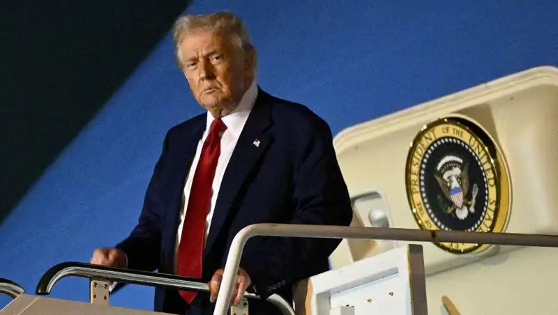 Katar'dan Trump'a Uçan Saray: 400 Milyon Dolarlık Jetin Sırları Ortaya Çıktı!