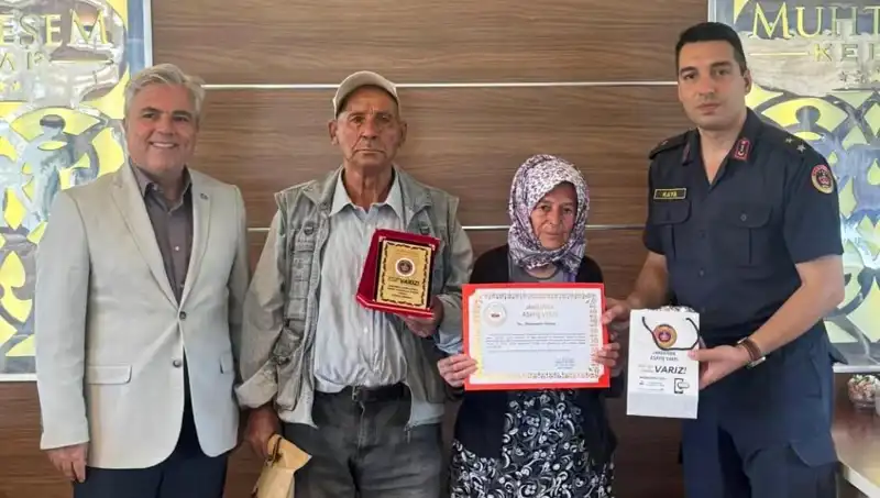 Tek Varlıkları Olan Evi Jandarmaya Bağışlayan İki Hayırseverin Duygulandıran Hikayesi