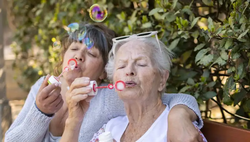 100 Yaşında İki Kadından Uzun Yaşam Sırları: Diyet ve Egzersizden Farklı Yöntemler
