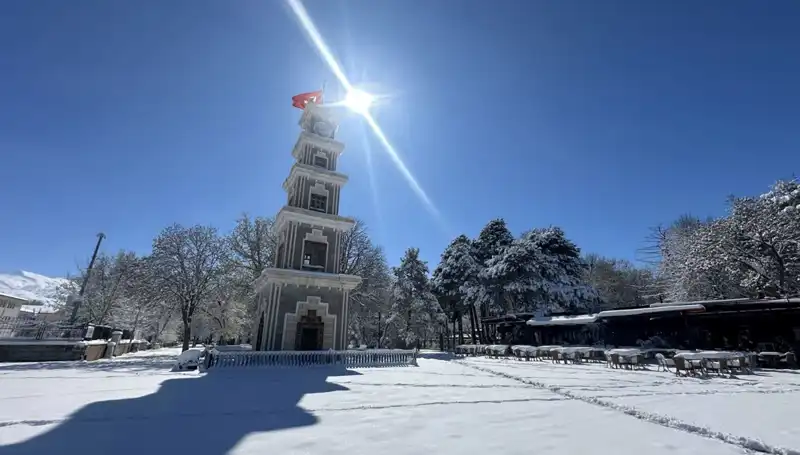 Erzincan’da Nisan ayında Tuhaf Bir Güne Şahitlik: Kar Yağışı!