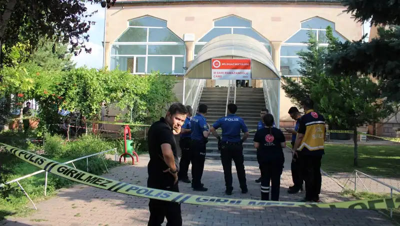 İki Taraf Arasındaki Kan Davasında Dehşet: Husumetli Namazda Boğazından Elde Edildi!