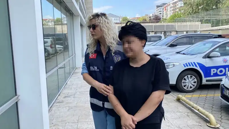 Annesini 11 Yerinden Bıçaklayan Genç Kızın Düşündüren Hikayesi