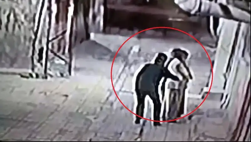 Polisler Pazarcı ve Simitçi Kılığına Girerek Kapkaççılara Baskın Düzenledi