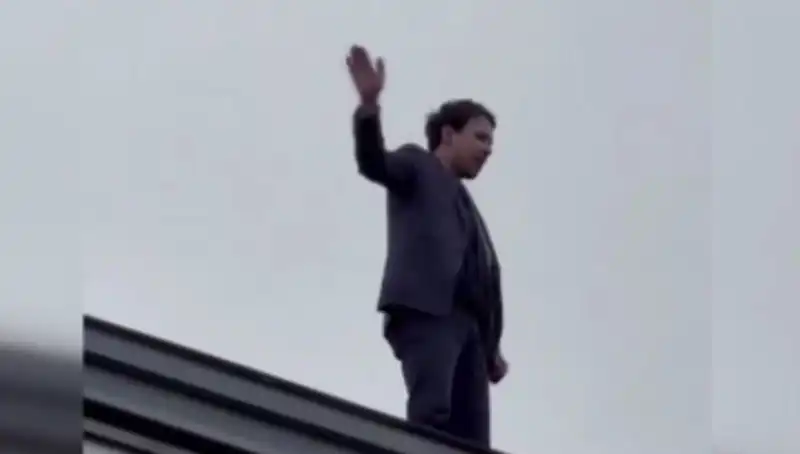 Milletvekili Meclisin Çatısında Protesto: Gerilim Tırmandı!