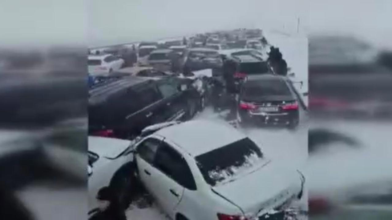 Kazakistan'da büyük kaza: 95 araç birbirine girdi!