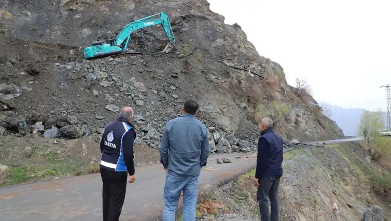 Hakkari’de Kaya Düşmelerine Karşı Önemli Önlemler Alınıyor