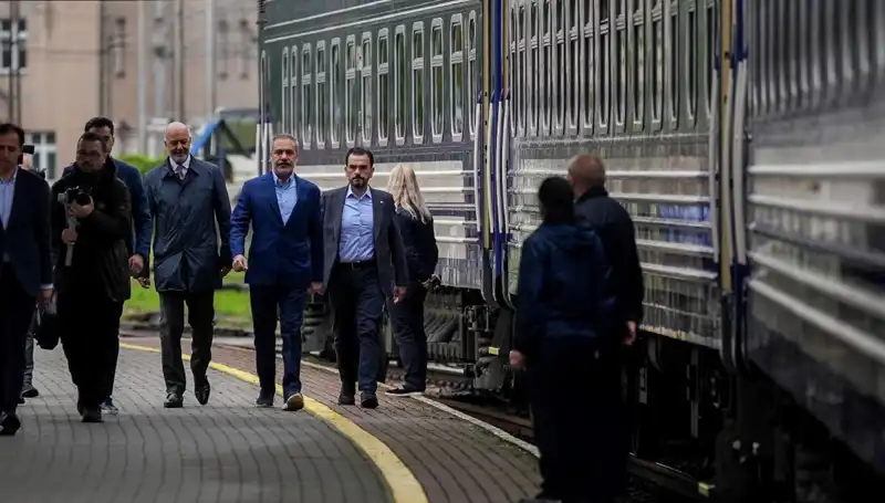 Dışişleri Bakanı Fidan, Ukrayna Ziyaretinde Stratejik Görüşmeler Gerçekleştirdi
