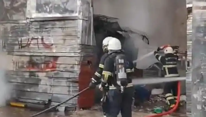 Şanlıurfa'daki Korkutan Hurda Deposunda Yangın Patlak Verdi