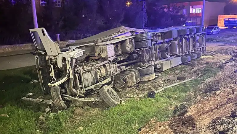 TIR Devrildi: 6 Yaralı, Olay Yerinde Büyük Panik Yaşandı!