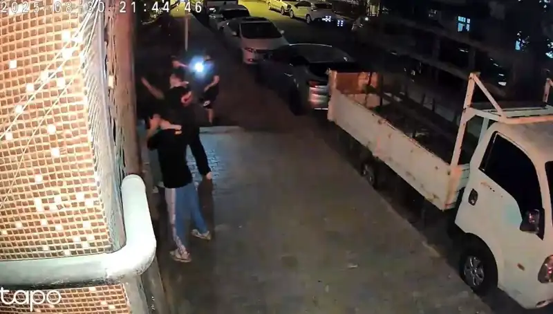 Abinin Selamı Var Diyerek Saldırdılar: Etek Giydirip Darp Ettiler